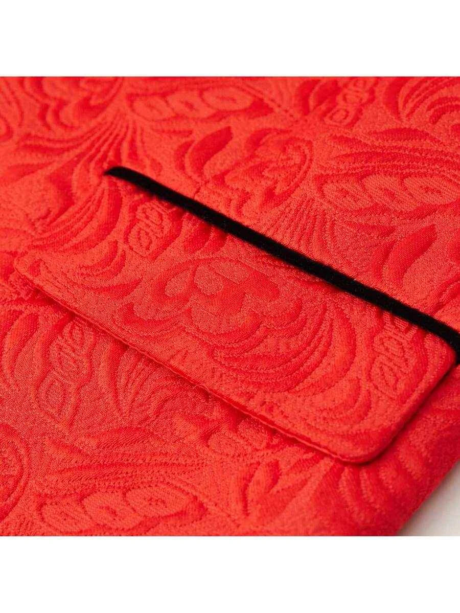 Dreiteiliger Herrenanzug mit floral gemustertem Blazer, Weste und Hose